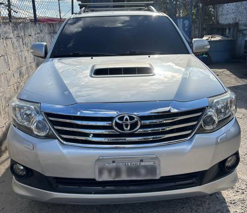 TOYOTA HILUX SW4 3.0 SRV 4X4 7 LUGARES 16V TURBO INTERCOOLER DIESEL 4P AUTOMÁTICO TOYOTA HILUX SW4 3.0 SRV 4X4 7 LUGARES 16V TURBO INTERCOOLER DIESEL 4P AUTOMÁTICO